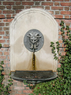 ../images/garden_fountain.jpg