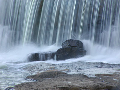 ../images/05_falls_close.jpg