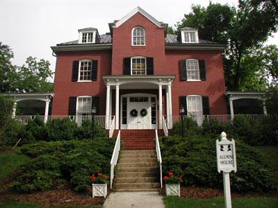 ../images/11_alumni_house.jpg