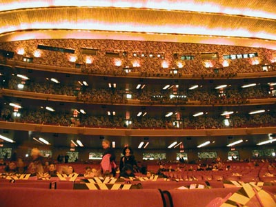 ../images/12_radio_city_inside.jpg