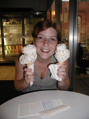../images/03_leandra_icecream.jpg