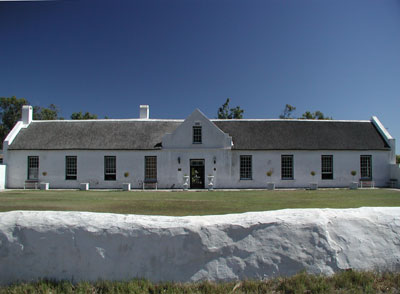 ../images/09_geelbek_visitor_center.jpg