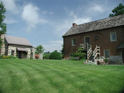 ../images/14_houses_near_garden.jpg