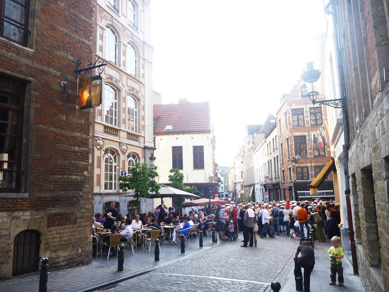 crowds @ Mannekin Pis