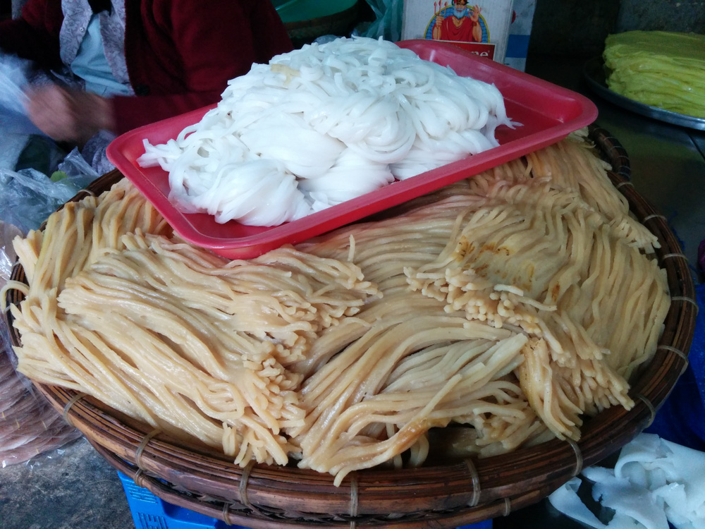 the famous Hoi An rice noodles