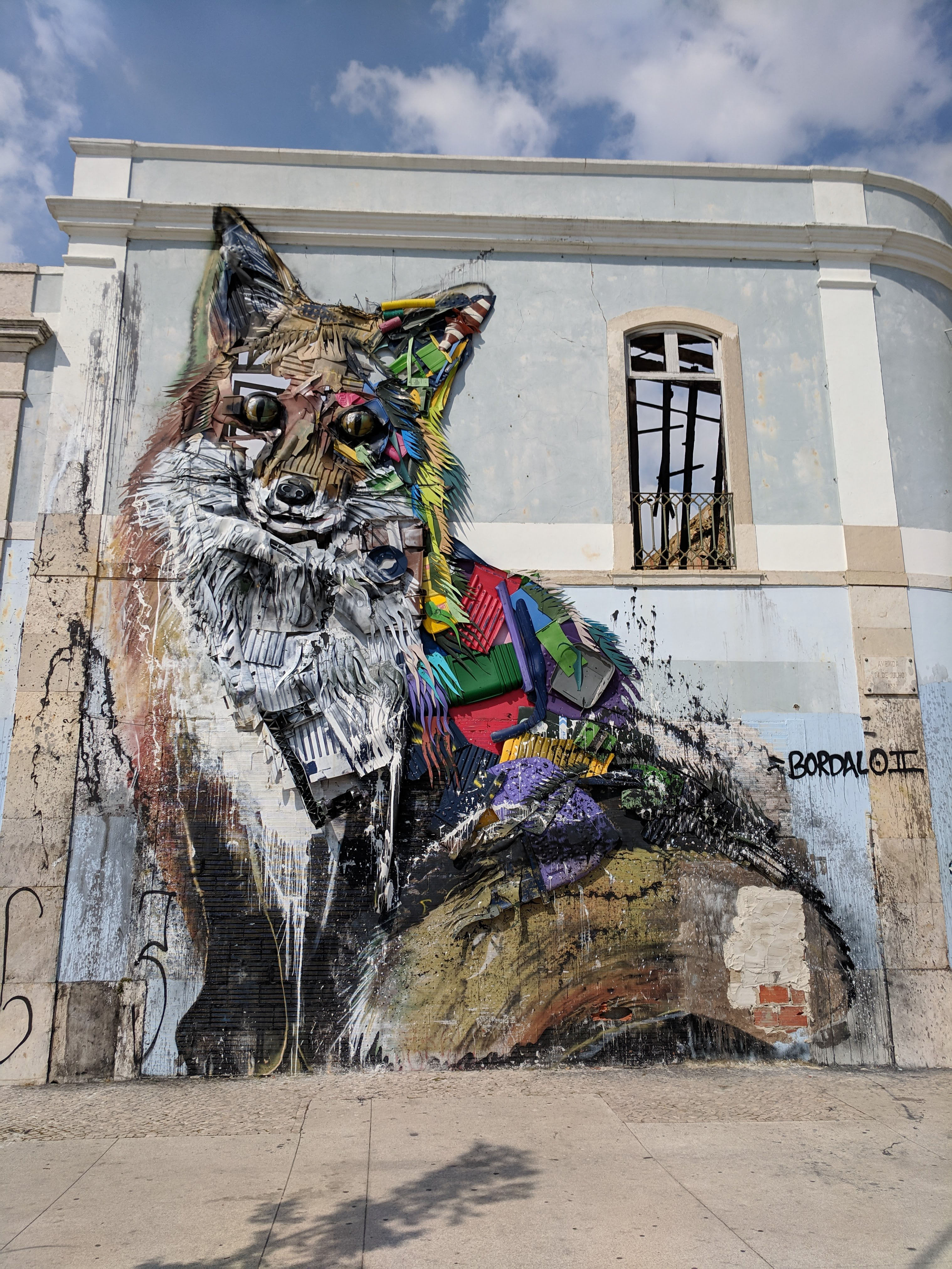 Fox by Lisbon street art along Av. 24 de Julho