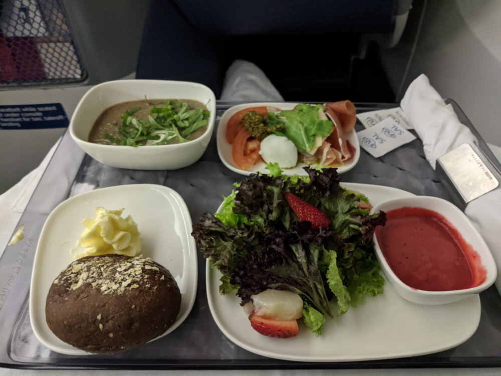 dinner in Delta One (SCL > ATL)