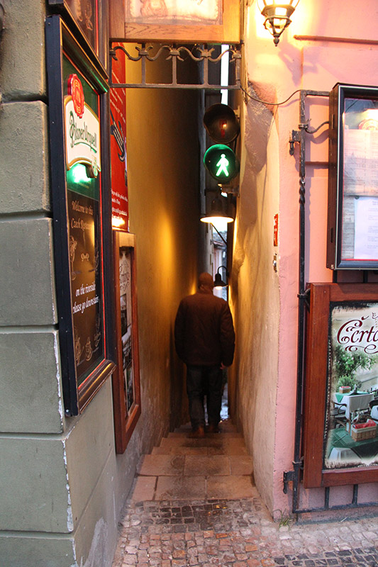 narrow alley with a traffic light!