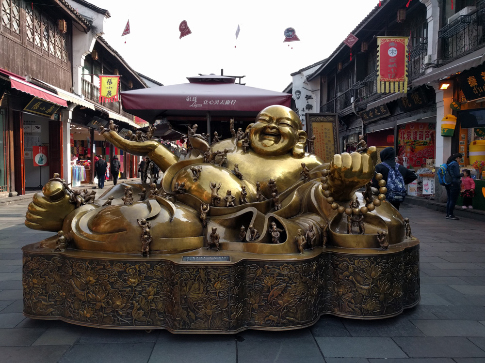 gold buddha on Hefang St