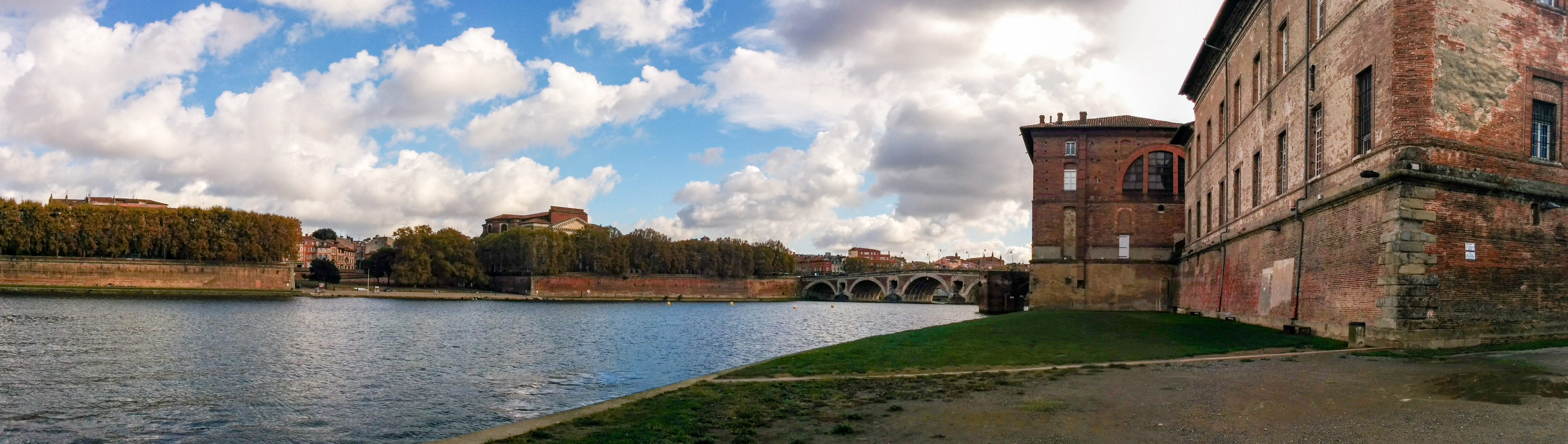 view across the Garonne River
