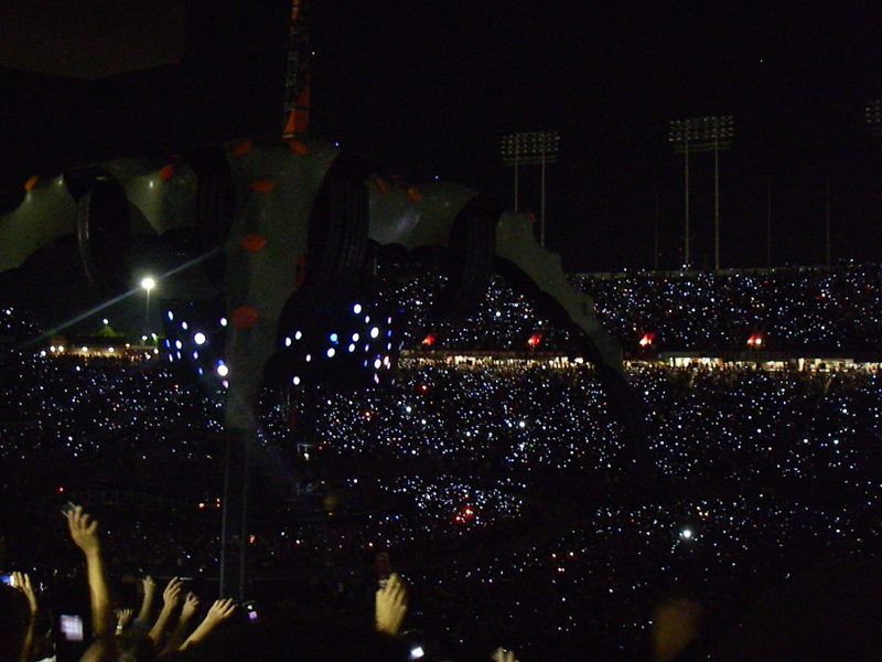 cell phones light the stadium