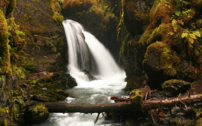waterfalls, lakes and rivers in Alaska