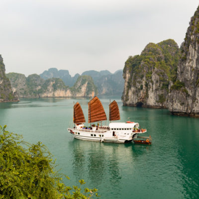 Vietnam 2016: Bai Tu Long Bay with Indochina Junk